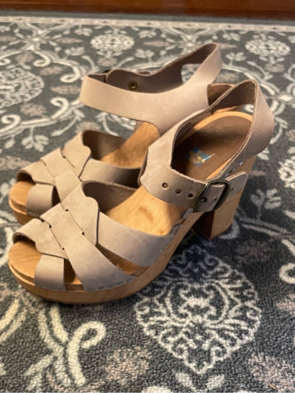 Mia Viveka wooden platform sandal size 38